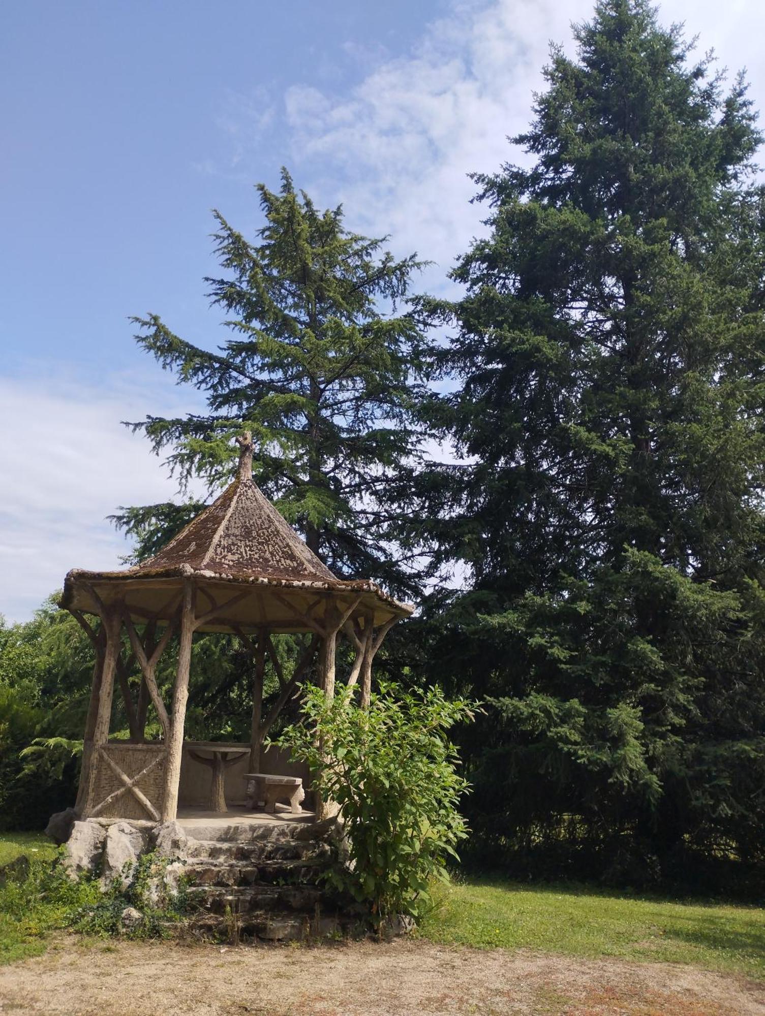 Ma Tranquillite Hotel Courpiere Luaran gambar